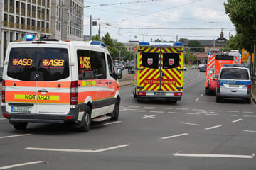 Bei Rot gelaufen und von Auto erfasst: Fußgänger bei Unfall am Augustusplatz verletzt