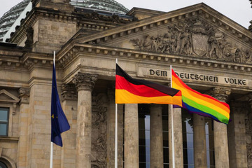 Berlin: Bundestag hisst Regenbogenflagge, aber nicht am CSD