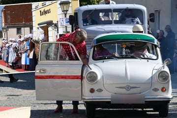 Leipzig: Haute Couture, Oldtimer und Geld: Sächsischer Ort komplett im Zeitreise-Taumel!