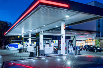 Bewaffneter Überfall auf Tankstelle in Schönebeck: Polizei sucht Zeugen