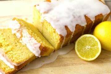 Zitronenkuchen mit Schmand: Super saftig und einfaches Rezept