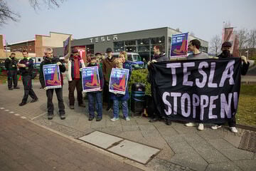 "Tesla Takedown": Mehrere Proteste gegen Autohersteller in Berlin und Brandenburg