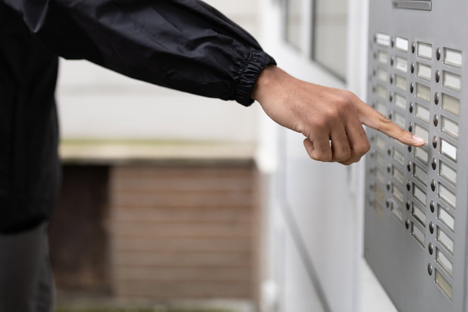 Falsche Handwerker in Burg: Betrüger machen sich über Schmuck her