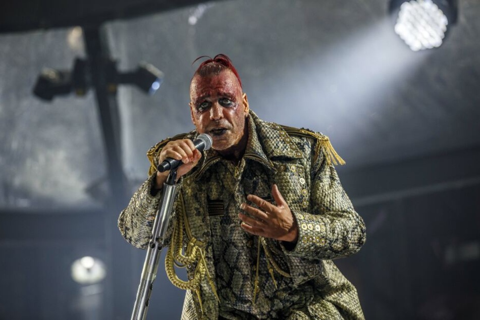 Till Lindemann auf der Bühne in Dresden.