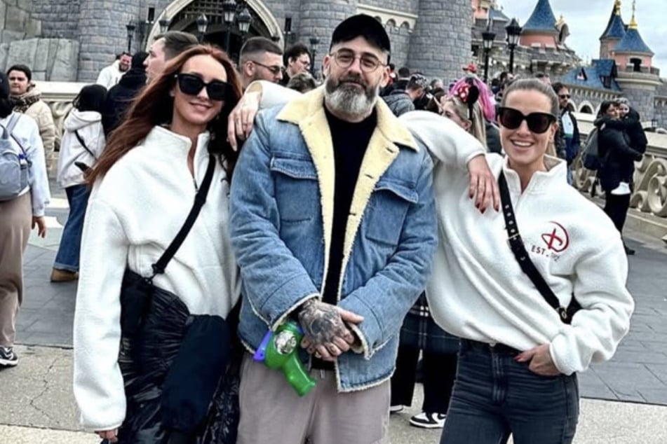 Patchwork-Familie mal anders: Charlotte Würdig (46, r.), Exfrau von Sido (44), wohnt mit seiner Exfreundin Georgina Stumpf (34, l.) zusammen.