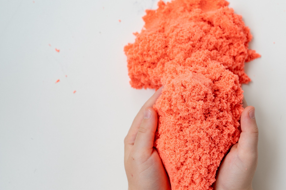 Zaubersand selber machen: 3 einfache Rezepte für kinetischen Sand