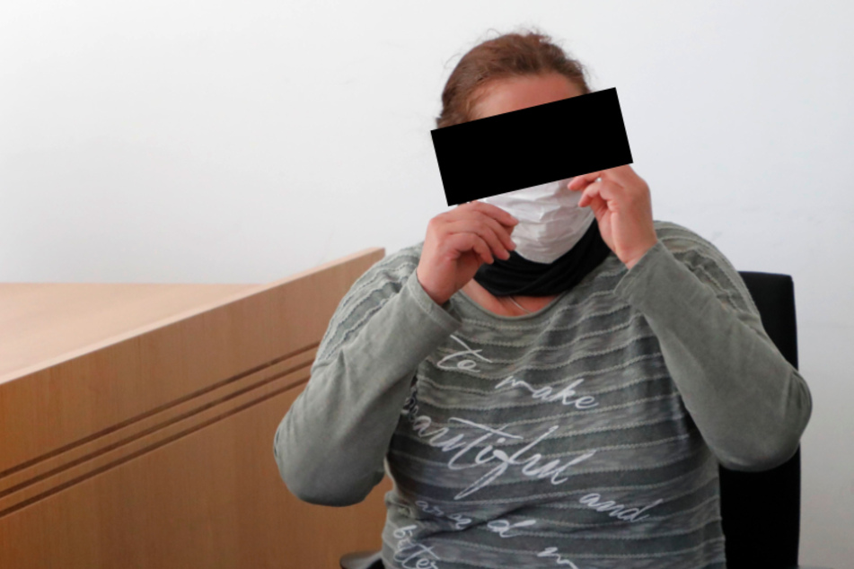 Cornelia W. (56) hat vor Gericht zugegeben, ihr Zeugnis zur Verwaltungswirtin gefälscht zu haben.