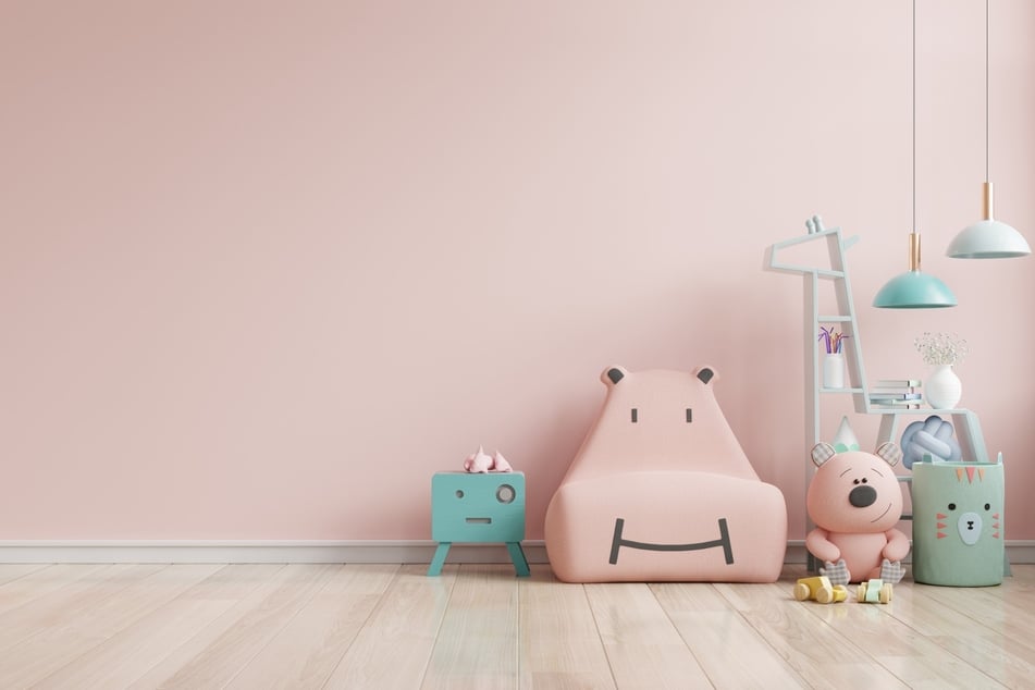 Eine warme Farbe sorgt für eine angenehme Stimmung im Kinderzimmer.