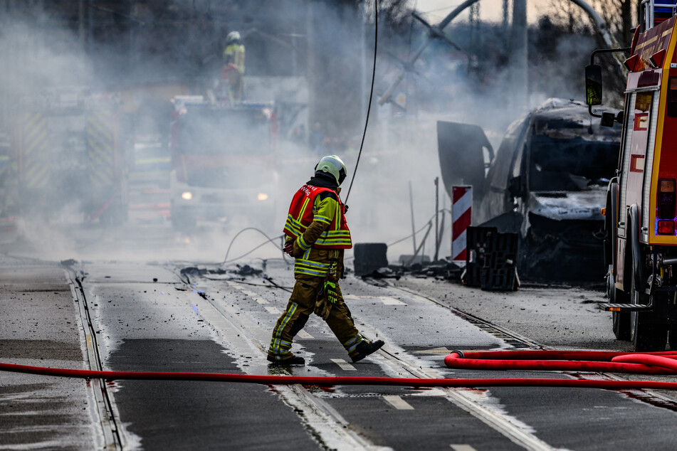 Dresden: Nach Explosion von Gasleitung: Unglücksstelle bleibt auch heute noch gesperrt