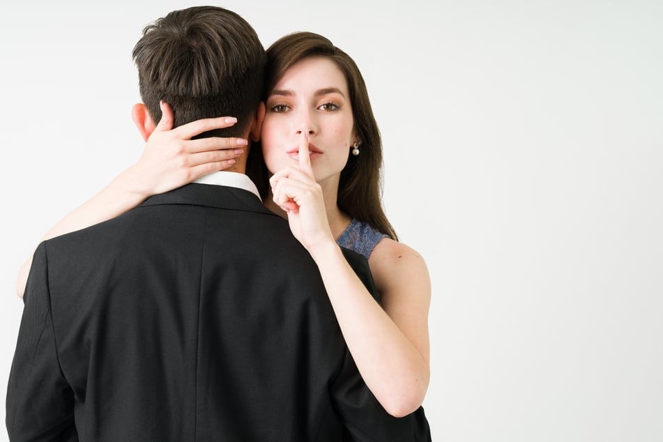 Frauen gehen häufiger fremd? Warum, das sagen Studien
