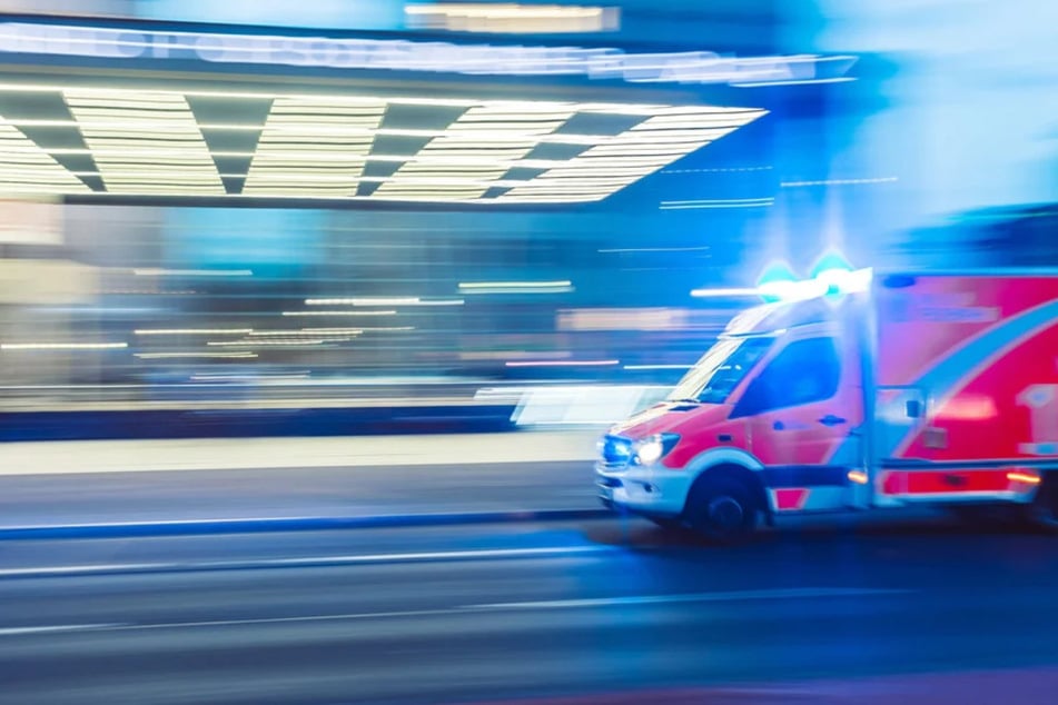 Unfall in Kreuzberg: Van erfasst Fahrradfahrer