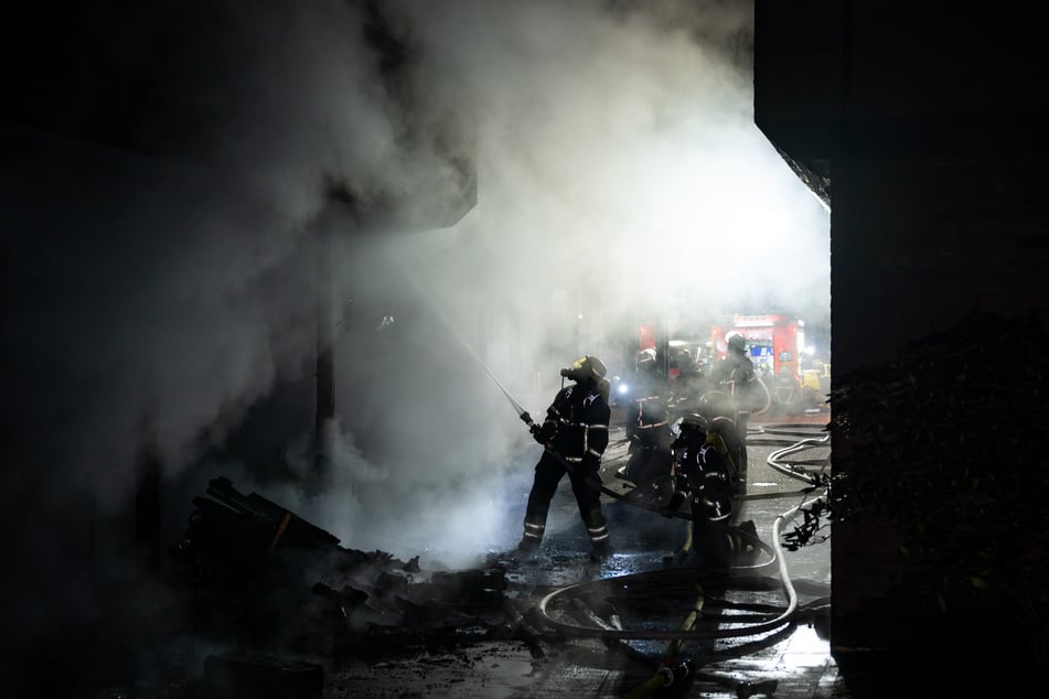 Hamburg: Feuer in Restaurant - Menschen schreien an Fenstern um Hilfe