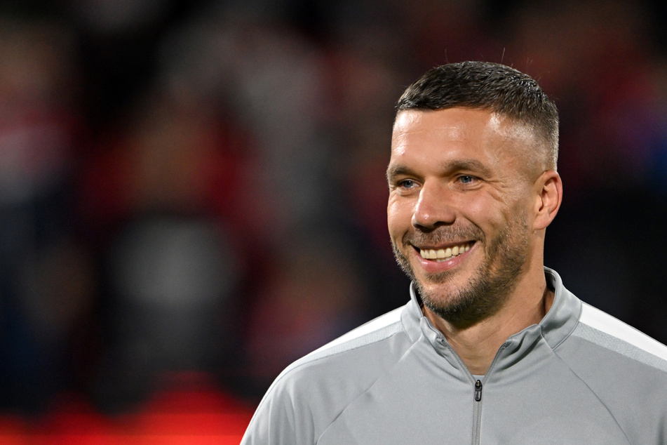 Lukas Podolski (39) hat noch nicht entschieden, ob er seine Karriere im Sommer beenden oder noch eine weitere Saison in Polen dranhängen soll.