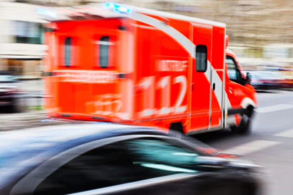 Kreuzungscrash mit vier Schwerverletzten, darunter ein zweijähriges Kind
