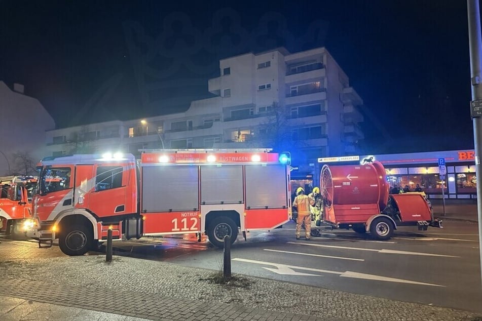 Berlin: Brand in Tiefgarage in Wittenau: Schwerverletzter wehrt sich gegen Rettung