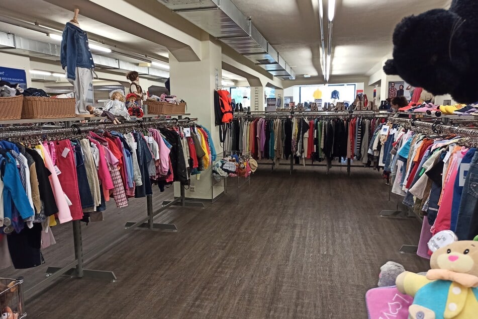 Bei ReSales findest Du Damen-, Herren- und Kinderbekleidung in sämtlichen Größen!