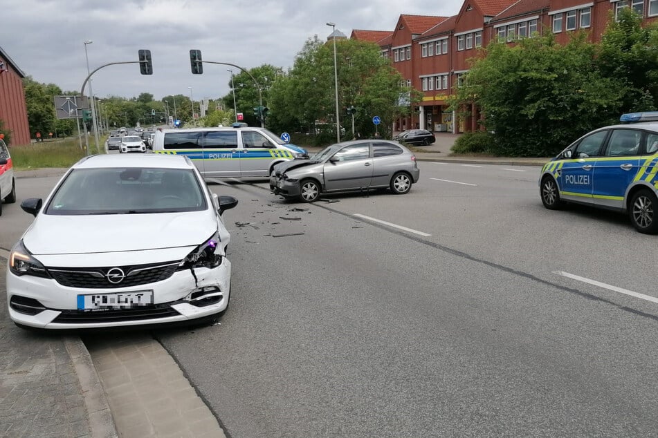 Auf einer Kreuzung in der Altmark sind am Samstag zwei Autos zusammengekracht.