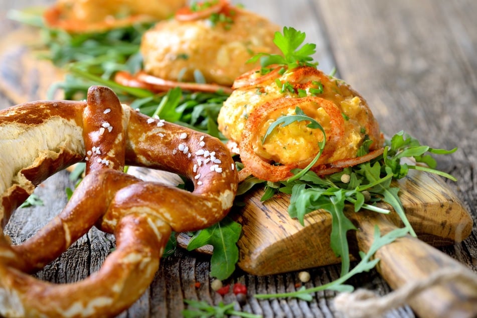 Brezeln kann man sich pur, mit Butter, Dipps oder sonstigen herzhaften Belägen schmecken lassen.
