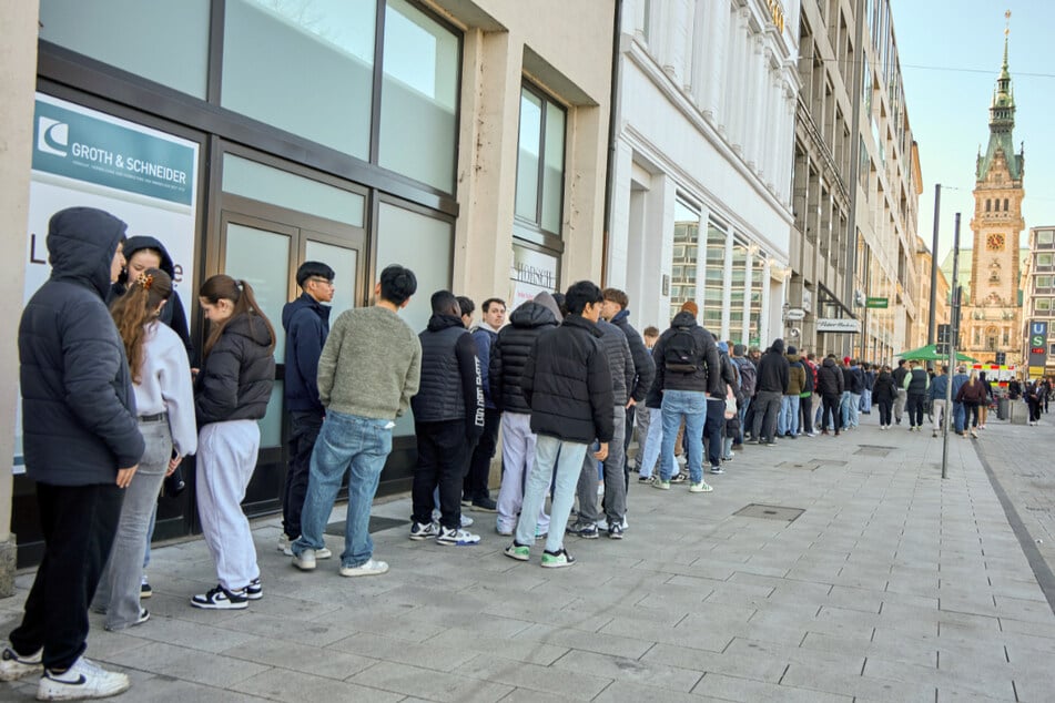 Hamburg: Nanu, wieso stehen denn hier so viele Menschen an?