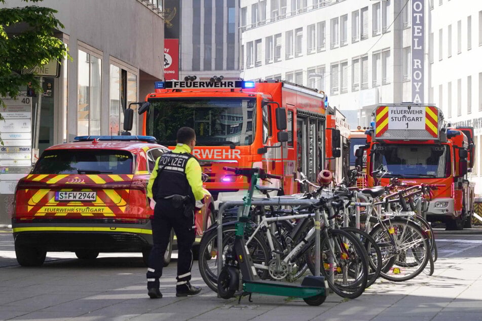 Stuttgart: Elektro-Audi brennt in Tiefgarage: Großeinsatz in Stuttgarter Innenstadt