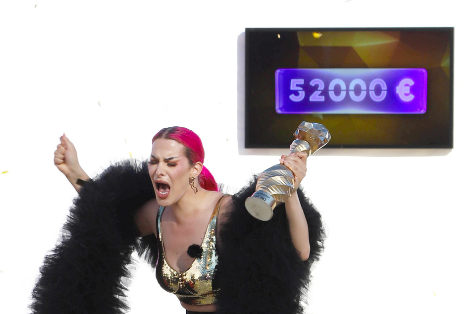Einer ihrer Follower wird 52.000 Euro gewinnen.