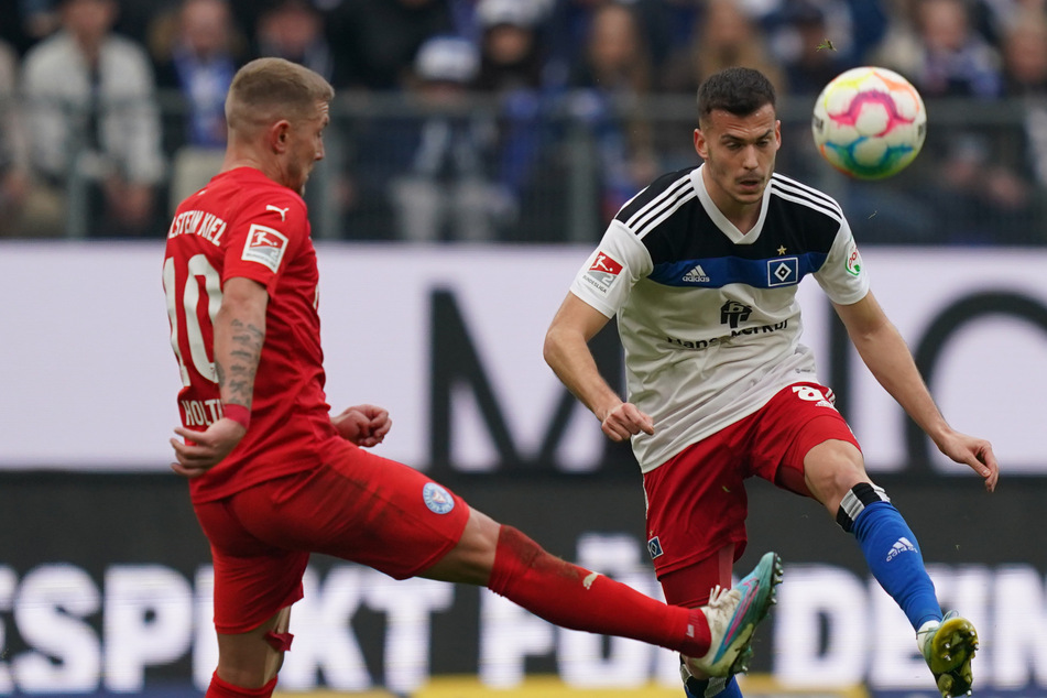 HSV-Profi Laszlo Benes (26) und Kiel-Akteur Lewis Holtby (33) treffen am Samstag erneut aufeinander.
