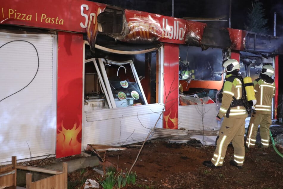 Dresden: Brandstiftung? Dönerladen geht in Flammen auf