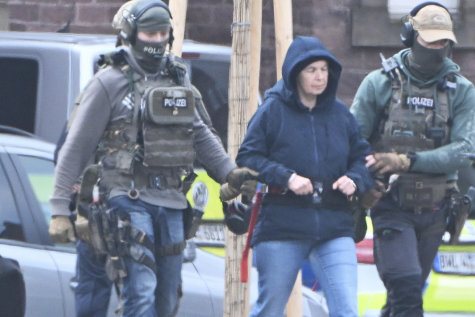 Berlin: Neue Details: So viel Bargeld bunkerte Ex-RAF-Terroristin Daniela Klette in Geheimversteck