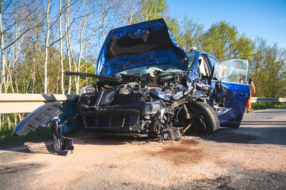 Vier Schwerverletzte bei Frontal-Crash auf Landstraße