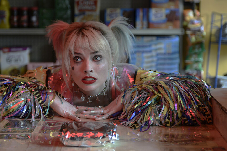 Die Rollen von Margot Robbie (33) könnten nicht unterschiedlicher sein. Hier ist sie als durchgeknallte Harley Quinn zu sehen.