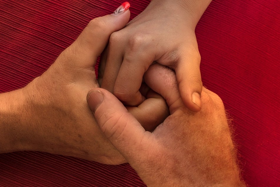 Polyamorie ist die Liebe zwischen mehreren Menschen.