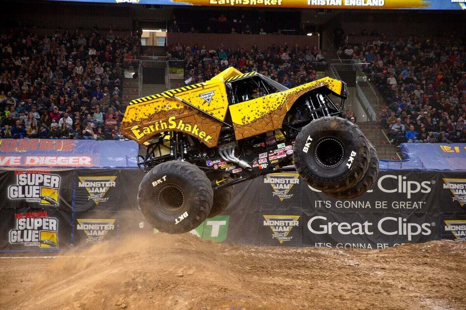 Hamburg: Feuerwehreinsätze bei Monster Jam! Kind (10) mit Kohlenmonoxid-Vergiftung in Klinik