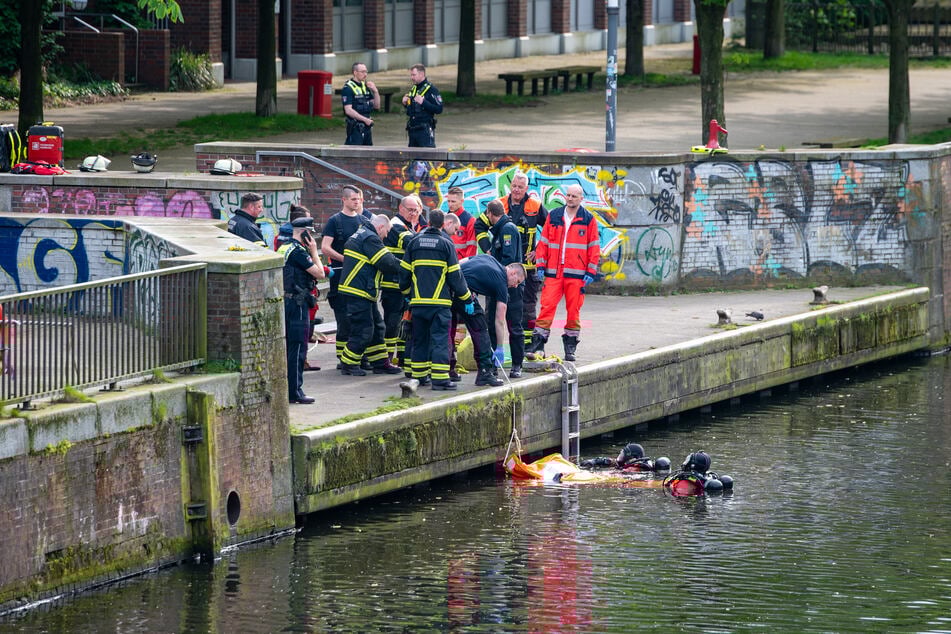 Angler machen schreckliche Entdeckung in Hamburger Kanal