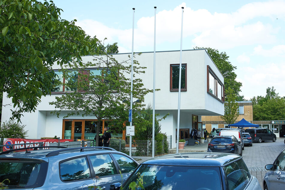 Die Ermittlungen dauern an.