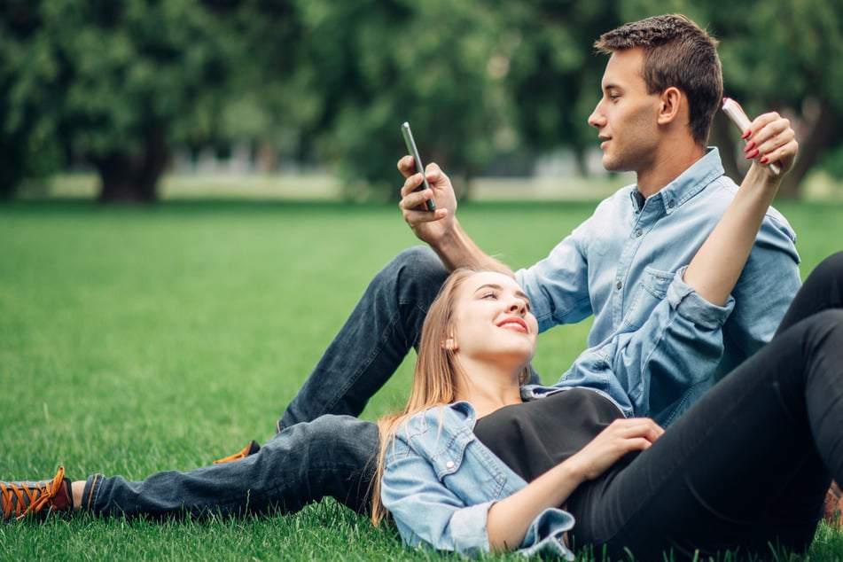 "Mosting" als neuer "Trend" im Dating: So gehen die Täter vor & das haben sie davon!