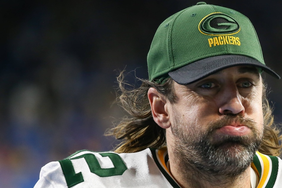 The Packers offer Rodgers a new deal that’s a lot to consider