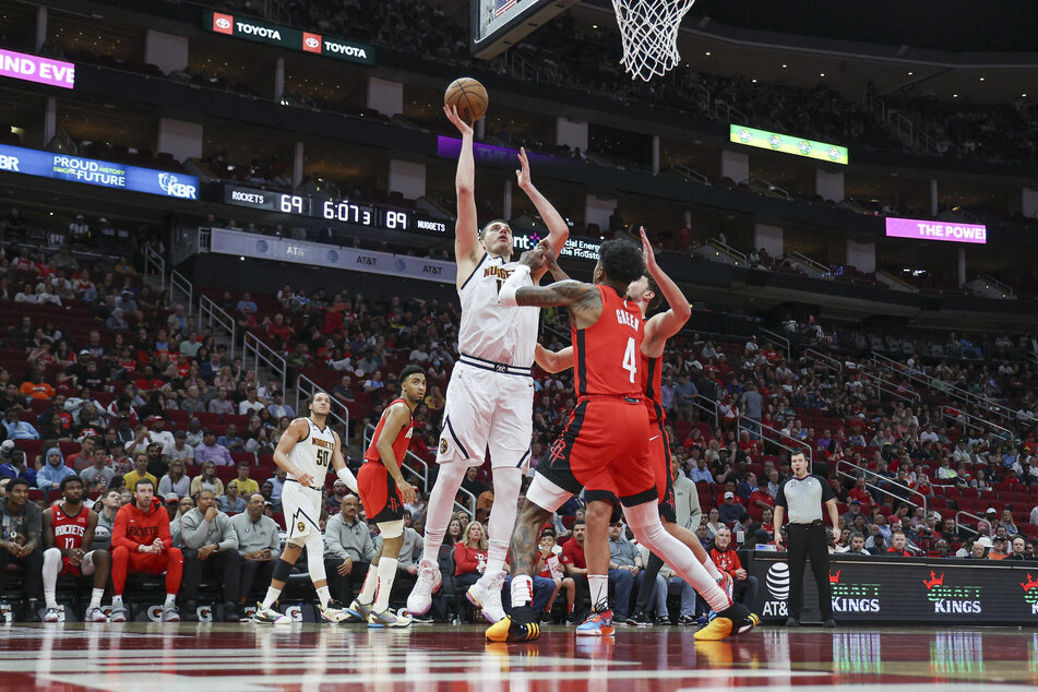 Nikola Jokić's latest feat puts him on NBA list of all-time greats!