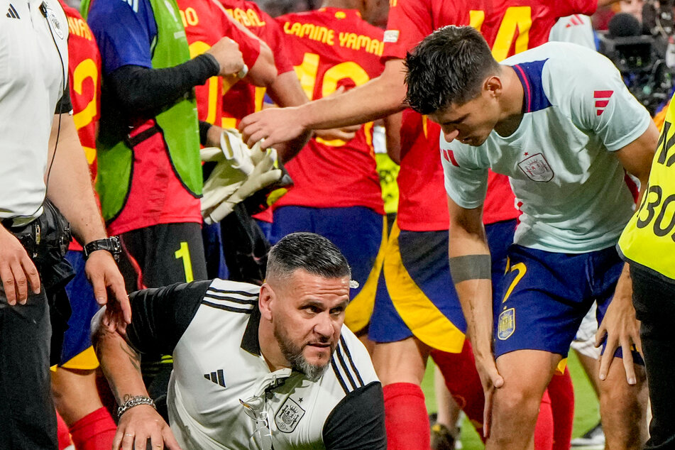 Sorge um Morata? Ordner verletzt Spaniens Kapitän auf Flitzer-Jagd!