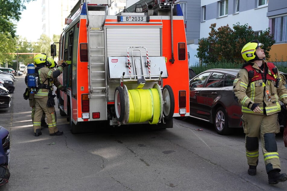 Berlin: Starker Rauchgeruch am frühen Morgen: Neuntes Obergeschoss brennt lichterloh