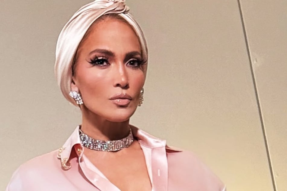 Jennifer Lopez inspired fans to find their glow with glamorous new images she shared on Instagram.
