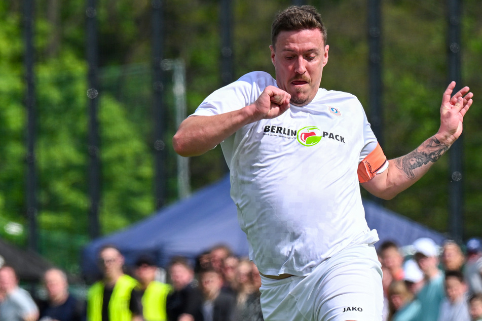 Mit Roller zum Spiel nach Spandau: Hier feiert Max Kruse sein Comeback in der Kreisliga