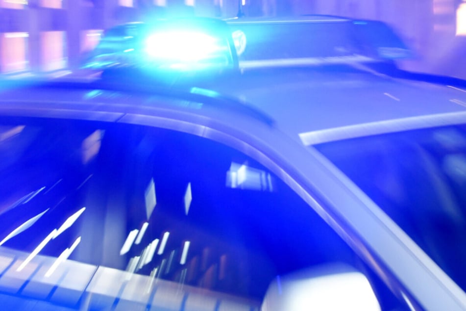 Die Suche nach den vier Räubern dauert weiterhin an, Zeugen sollen sich bitte bei der Limburger Polizei melden. (Symbolbild)