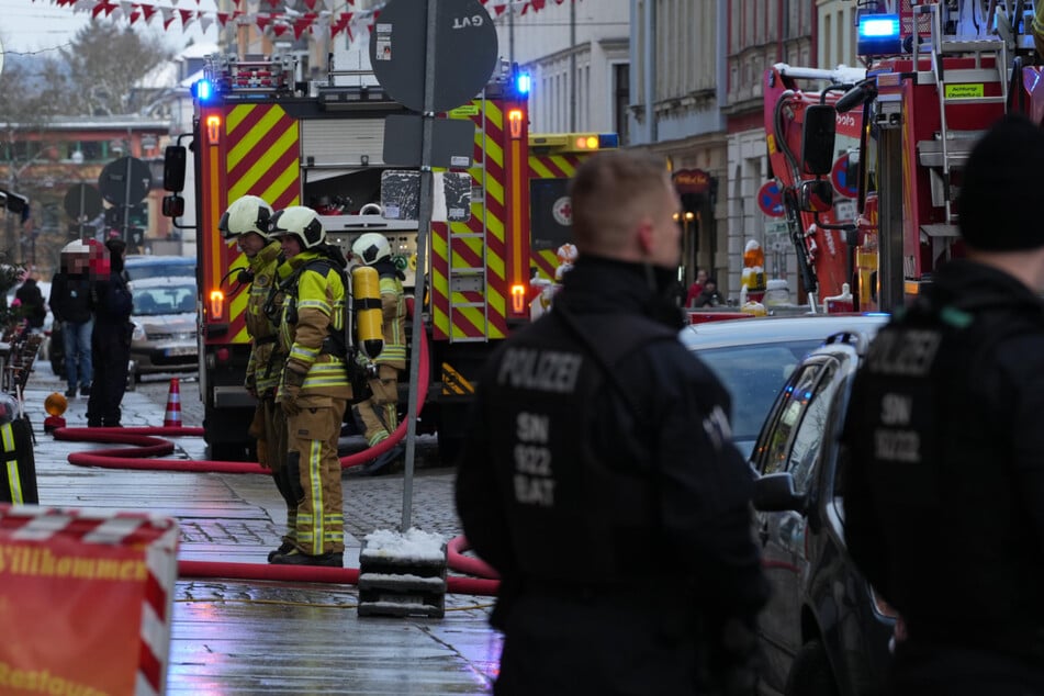 Dresden: Alarm in der Dresdner Neustadt: Feuerwehr löscht Wohnungsbrand