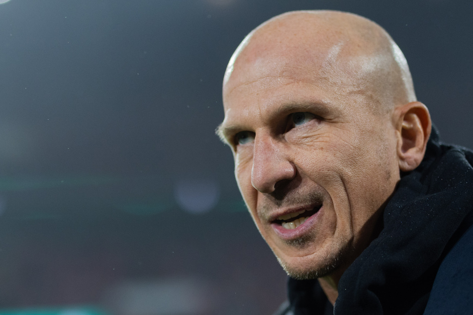 FC-Trainer Gerhard Struber (47) erhofft sich von der Leihe Bakatukandas einen Leistungssprung beim noch sehr jungen Verteidiger. (Archivbild)
