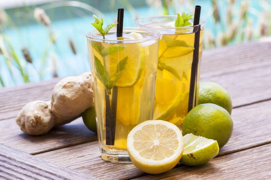 Perfekt um die Körpertemperatur zu regulieren: Ingwer-Drinks, in diesem Fall mit Minze.