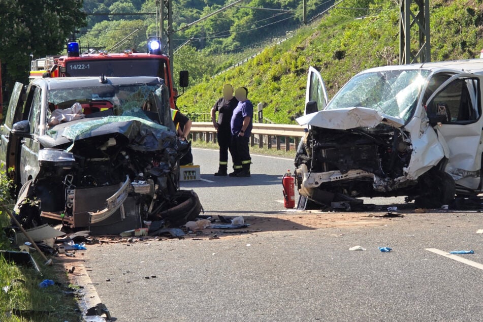 Frontal-Crash auf B49 bei Trier: Zwei Tote, darunter ein Kind