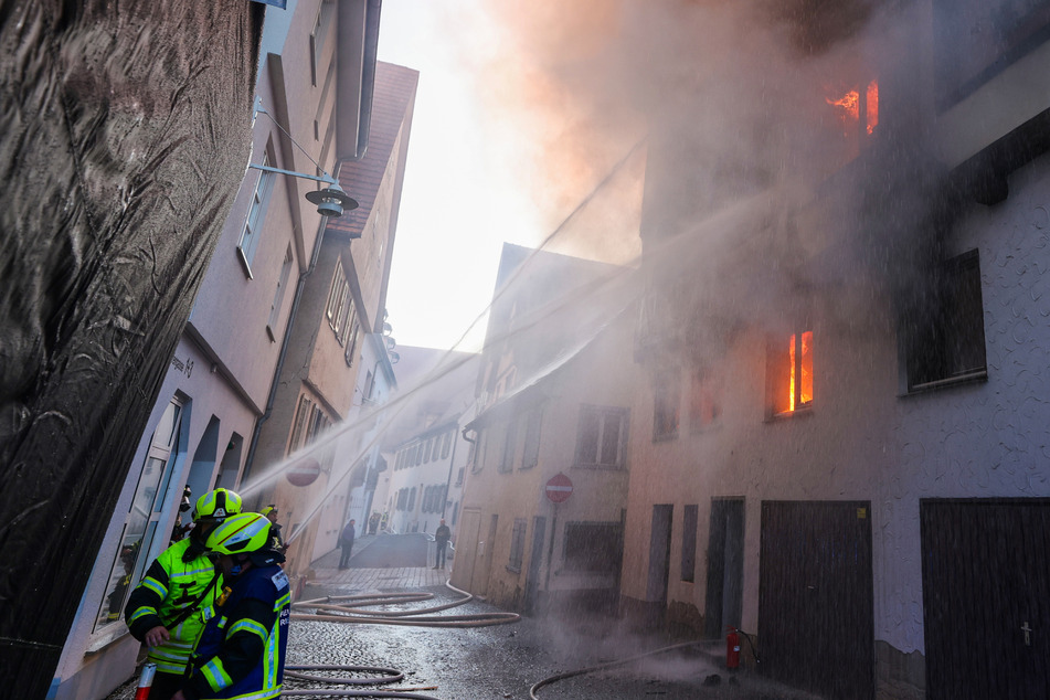 Nach Flammeninferno in Fachwerkhaus: Ein Toter, ein Vermisster!