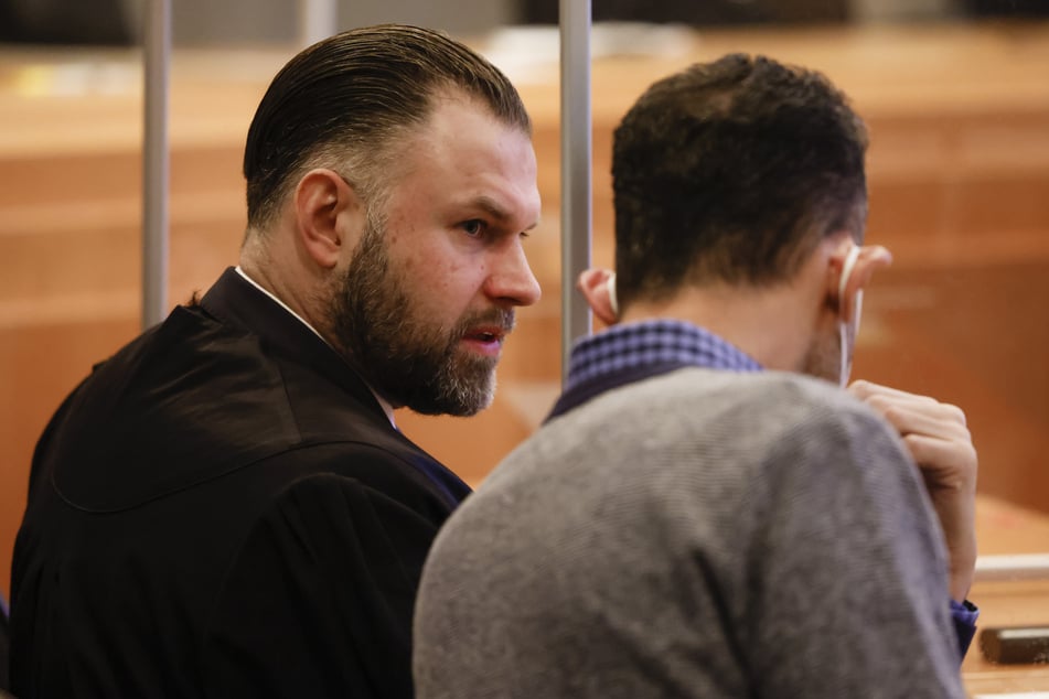 Vor Lokal auf Mann und Ex-Frau eingestochen: Urteil gegen 49-Jährigen gefallen