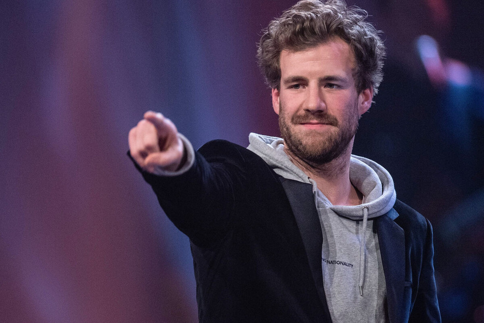 Luke Mockridge ist ein deutscher Komiker, Autor und Moderator, der vor allem durch seine Stand-up-Auftritte und TV-Shows bekannt wurde.