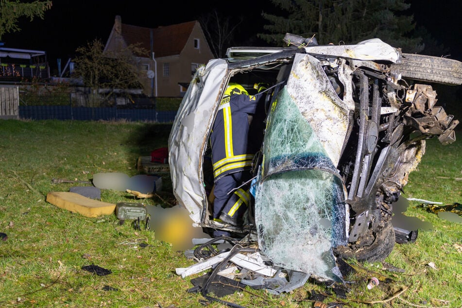 Transporter-Unfall: Ein Toter, mehrere Verletzte